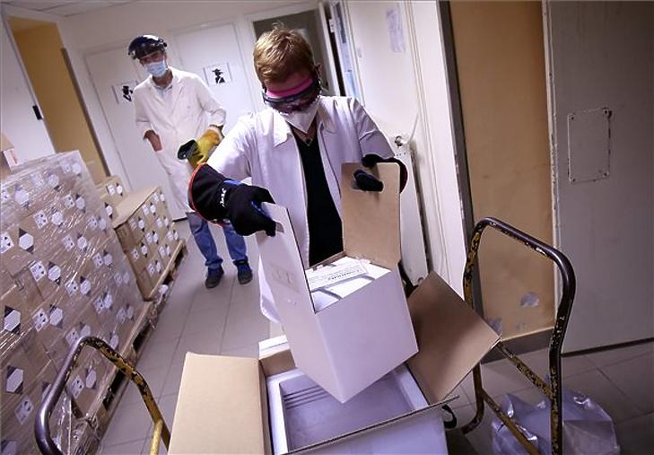 Sehol sem tart az EU az oltásokkal - de már azt tervezgetik, mi lesz a fölösleggel
