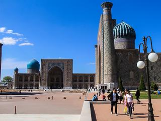 Megéri Üzbegisztánban nyaralni, és ott elkapni a koronát: 3 ezer dollárt fizet az állam