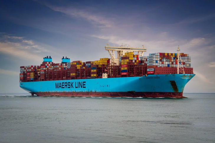 Mindenki megérzi, ha akár csak egy tizedszázalékkal is megdrágul a hatalmas konténerhajók üzemeltetése. Fotó: Pixabay