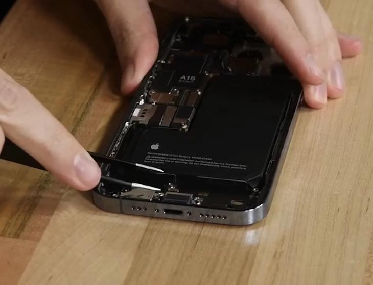 Jó hír, hogy a mobilok sérülékeny USB csatlakozója is javítható
