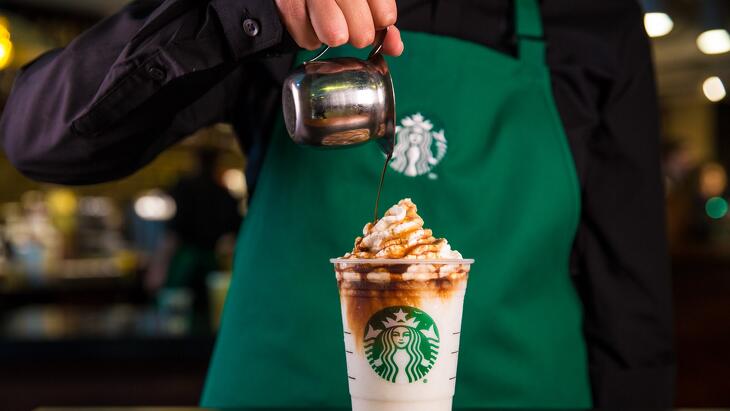 A Starbucks új vezetője hatalmas összeget kapott átigazolásáért