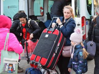 Hoppon maradtak a menekültek fogadására a pályaudvarra kiérkezett rendőrök
