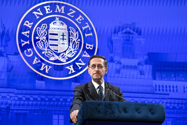 Varga Mihály hitet tett az euró bevezetése mellett