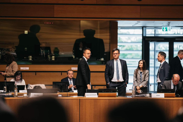 Szijjártó Péter az uniós külügyi ülésen – szerinte az, amit ez EU akar, túl van a vörös vonalakon