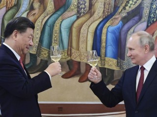 Van mire koccintania Hszi Csin-pingnek és Vlagyimir Putyinnak? Fotó: PAVEL BYRKIN/SPUTNIK/Kreml
