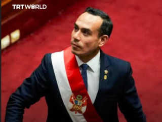 Négy hónap után menesztették Peru elnökét 