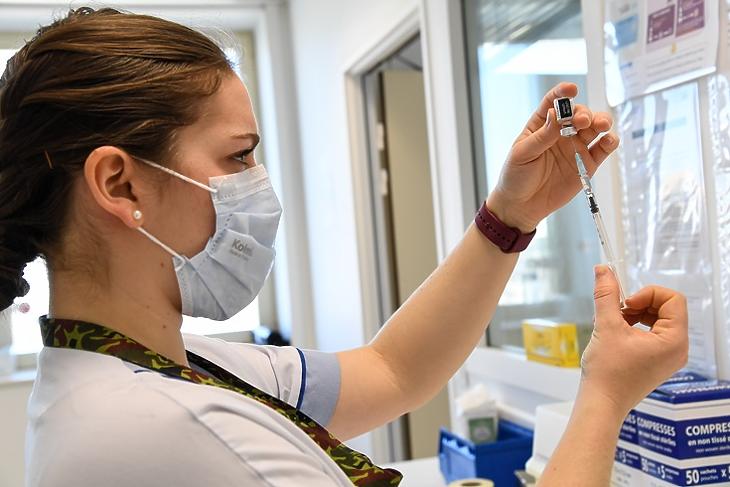 A vakcinák és a mutánsok versenyétől függ a gazdasági kilábalás