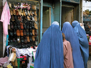 Elképesztő indokkal záratják be az afgán szépségszalonokat