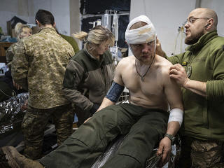 Csodákat tehetnének az ukrán fronton az orvosok, de nem hagyják őket