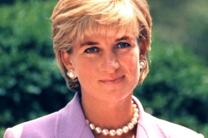 Egy vagyont érhet Diana pulóvere. Fotó: Wikipédia/John Mathew Smith/celebrity-photos 