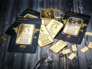 Véget ért a szerelem: éhező medvék vették át a teret az árupiacon