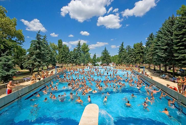 Most éppen uszodát épít Mészáros Lőrinc cége