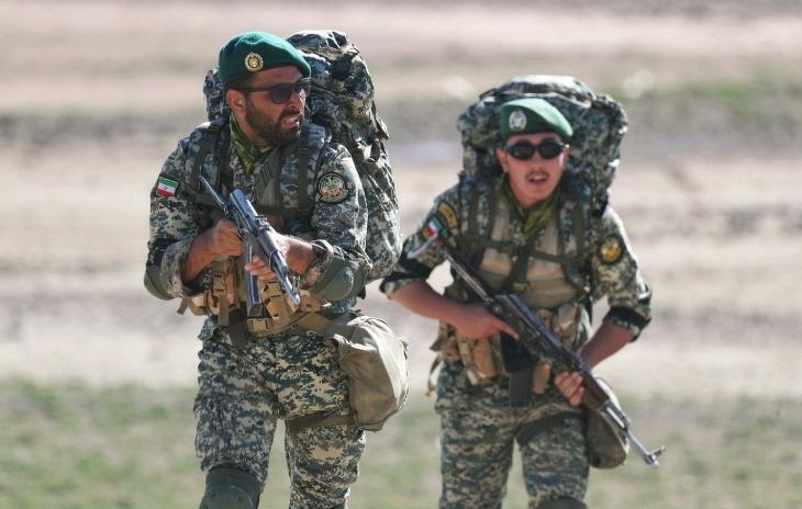 Az iráni hadsereg vezetésének egységétől is függ, hogy milyen sikerrel küzdenek az izraeli támadások ellen. Fotó: MTI/EPA/Iráni hadsereg 