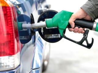 Felmérés a benzinárról: az autóvezetők 63 százaléka preferálná az adócsökkentést 
