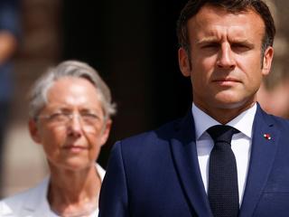 Bekeményített Macron nyugdíjügyben, újra könnygáz és vízágyúzás volt Párizsban