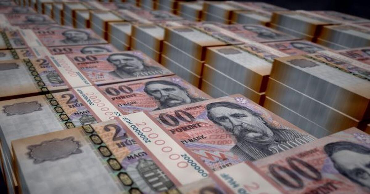 Alig győzték az ajánlatokat: újabb 256 milliárd forintot zsebelt be a magyar kormány