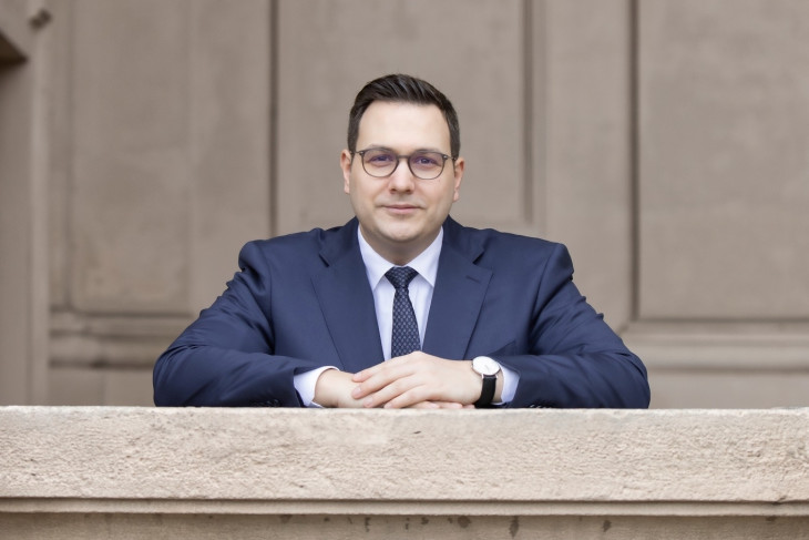 Jan Lipavsky veheti a kalapját 