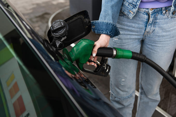 Az ársapka hírére inkább gyorsan csökkentik az árakat a benzinkutak