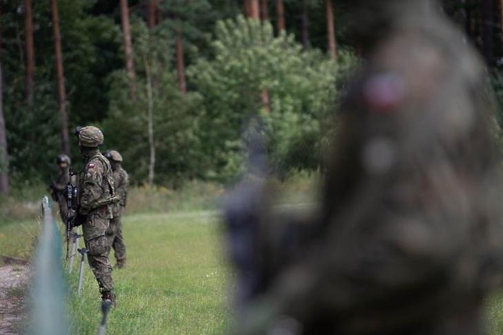 Lengyel katonák a határon. (Forrás: Twitter/Mariusz Blaszczak) 