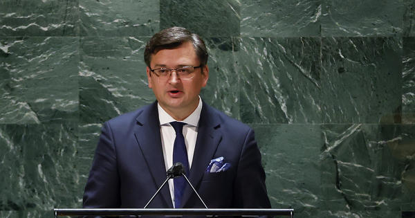 Ο Ντμίτρο Κουλέμπα ζητά ξανά βοήθεια από τη Δύση