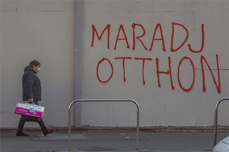 Heti csúcson az új fertőzöttek száma - lélegeztetőgépen többen, kórházban kevesebben vannak