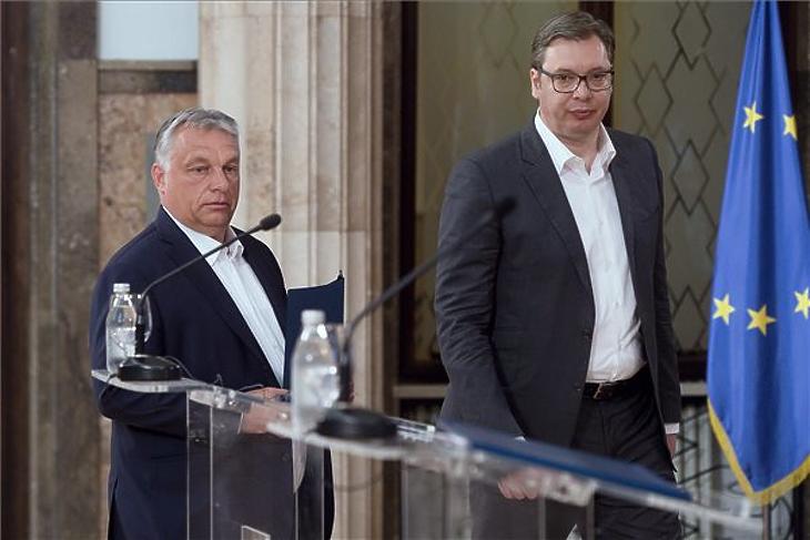 Orbán Viktor miniszterelnök és Aleksandar Vucic szerb elnök sajtótájékoztatóra érkezik Belgrádban 2020. május 15-én. MTI/Koszticsák Szilárd
