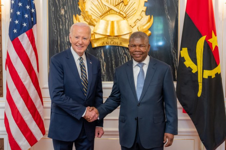 Joe Biden amerikai és João Lourenço angolai elnök parolázik