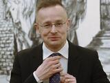 Szijjártó Péter az amerikait választotta az európai helyett