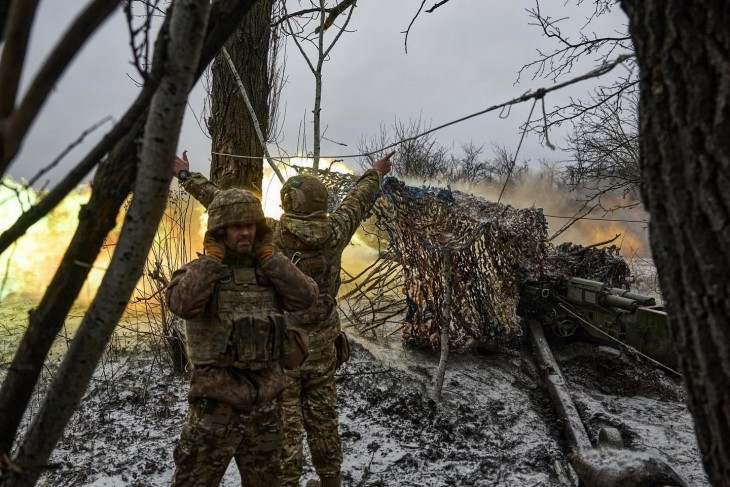 Ukrán katonák a fronton. Fotó: Volodimir Zelenszkij Facebook-oldala    