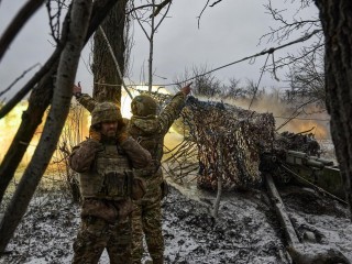 Ukrán katonák a fronton. Fotó: Volodimir Zelenszkij Facebook-oldala    
