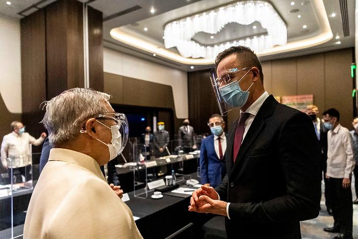 Magyar cégek tisztítják meg Fülöp-szigetek legnagyobb tavát