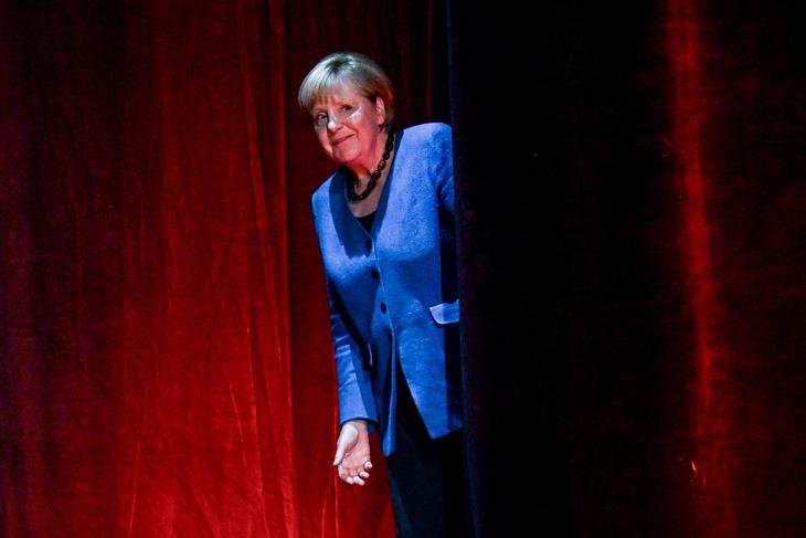 Angela Merkel a Berliner Ensemble-ben 2022. június 7-én. Fotó: EPA/FILIP SINGER     