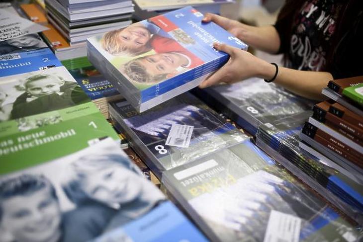 Kimondta a strasbourgi bíróság: tisztességtelen volt a tankönyvpiac államosítása 