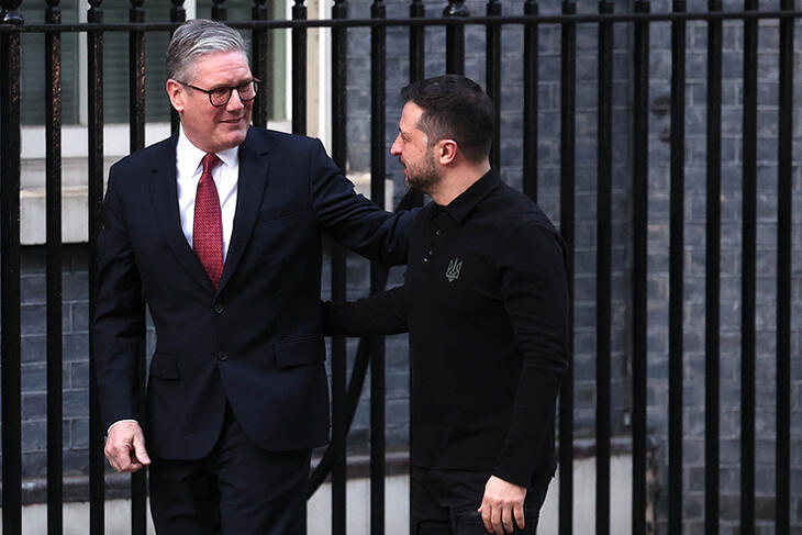  Keir Starmer brit kormányfő Volodimir Zelenszkij ukrán elnököt fogadja a londoni miniszterelnöki rezidencián, a Downing Street 10-ben 2025. március elsején