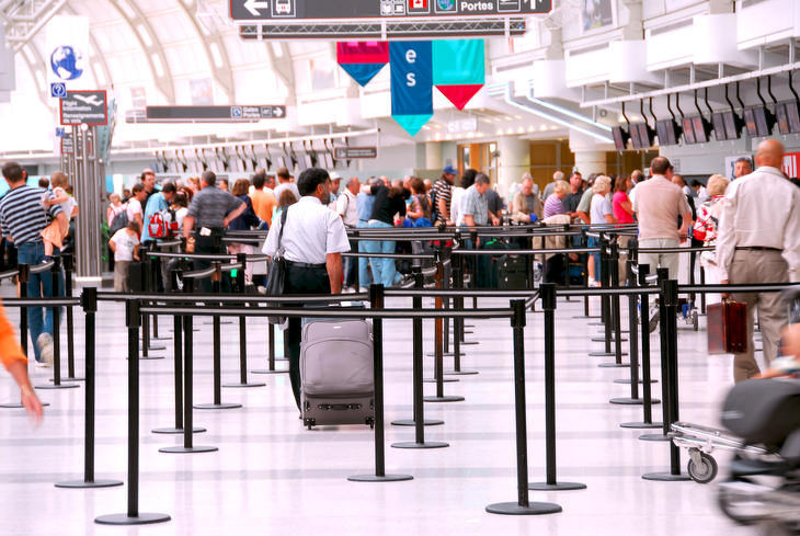 El se hisszük: egy országban enyhítenének a legbosszantóbb repülőtéri korlátozáson