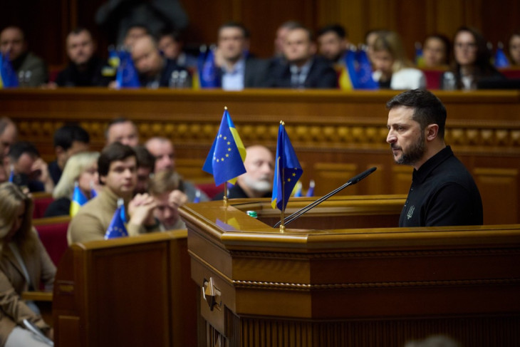 Volodimir Zelenszkij ukrán elnök ismerteti Győzelmi Tervét