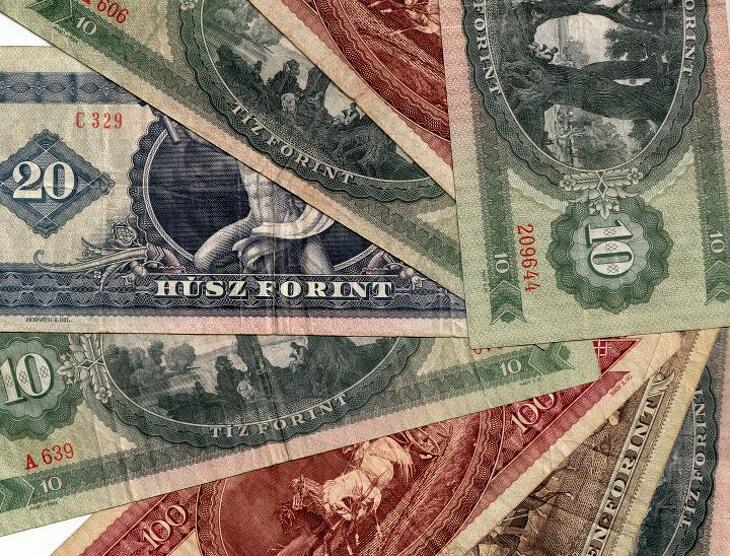 A forint, amelynek halálhírét keltik, él és virul