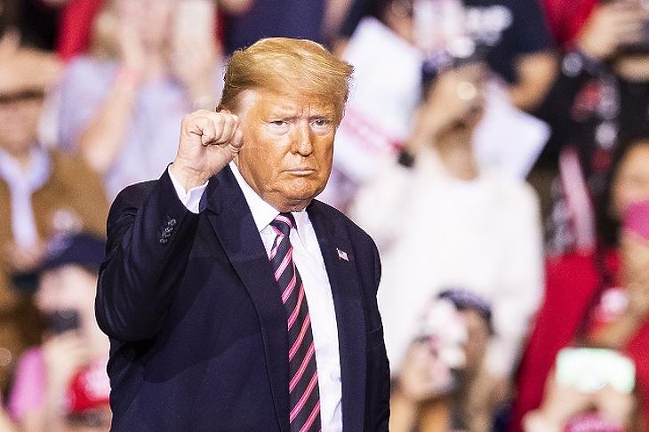 Trump 2,5 milliárd dollárból venné fel a harcot a koronavírus ellen