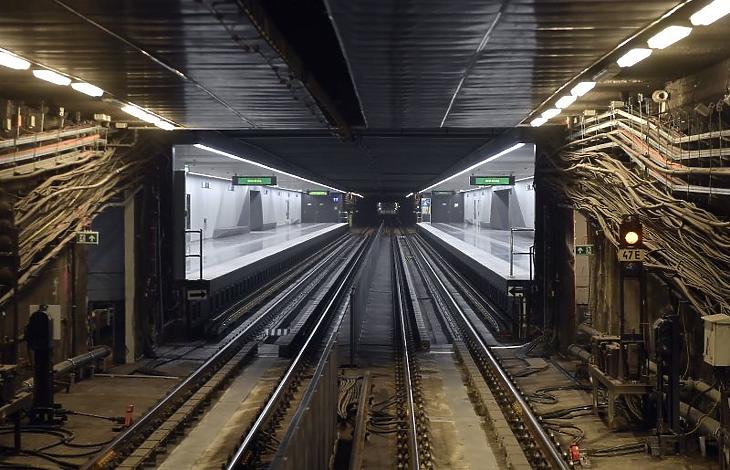 A megújult Ecseri úti állomás a 3-as metróvonal felújított déli, a Nagyvárad tér és Kőbánya-Kispest közötti szakaszának átadásán (Fotó: MTI/Máthé Zoltán)