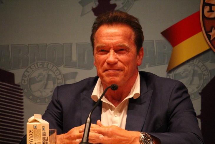Arnold Schwarzenegger: A világ látja a bátorságotokat. Fotó: depositphotos 