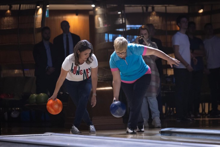Novák Katalin köztársasági elnök és  Nataša Pirc Musar, Szlovénia elnöke bowlingozik Budapesten 2023. április 18-án. Fotó: Facebook/Novák Katalin   