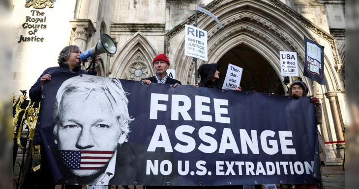 Assange kiadatása ellen tiltakoznak. Fotó: Courage to Resist 