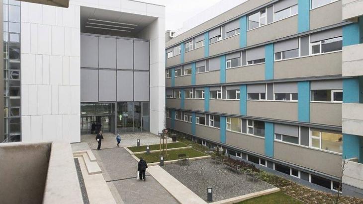 Népszava:  a kórházakban folytatódhat a „nemreform”