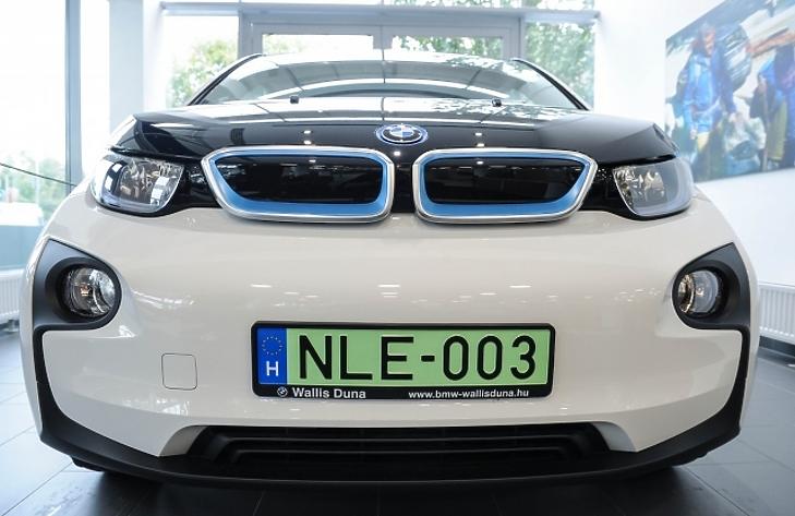 Óriási bejelentés: Debrecen mellett épít autógyárat a BMW