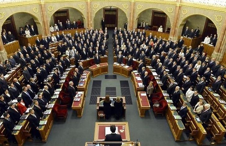 Jön a szuperszerda a parlamentben