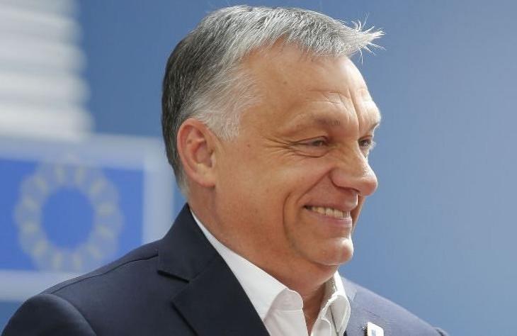 Orbán Viktor mégis örülhet valaminek. Fotó: MTI/EPA/Julien Warnand