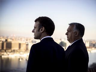 Macron szerint jogállamiság, Orbán szerint migráció, a közös ellenzék szerint Orbán