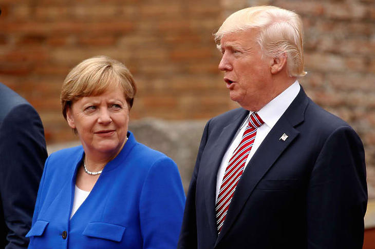 Jobban szereti a világ Merkelt, mint Trumpot