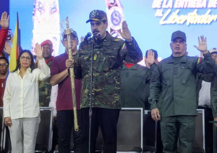 Delcy Rodríguez kihátrált Nicolás Maduro mögül, és az első sorba lépett