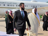 Ahmed al-Saraa Rijádba érkezik